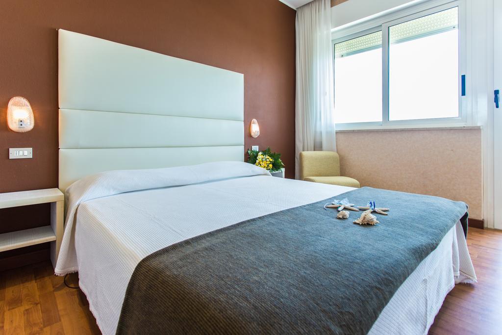 Hotel Benini Мілано-Маріттіма Екстер'єр фото