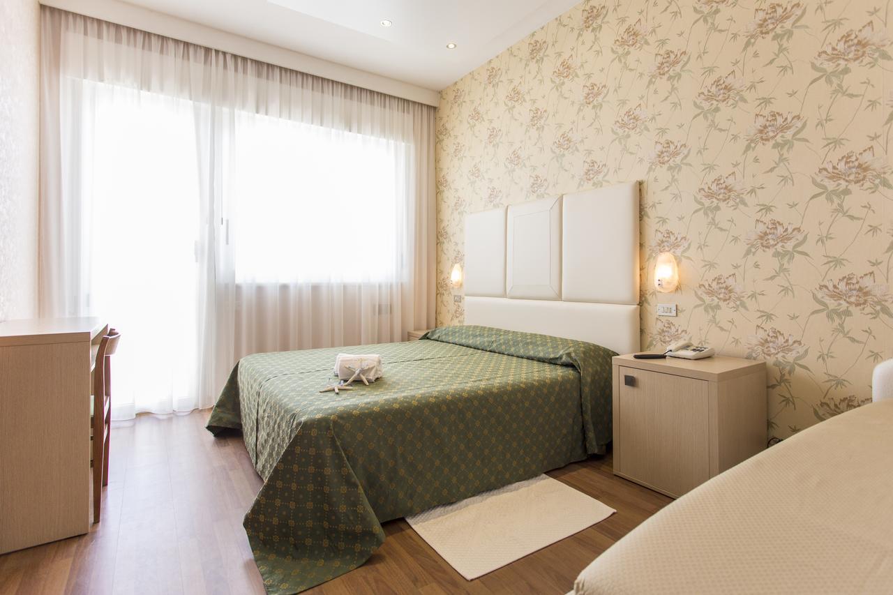 Hotel Benini Мілано-Маріттіма Екстер'єр фото