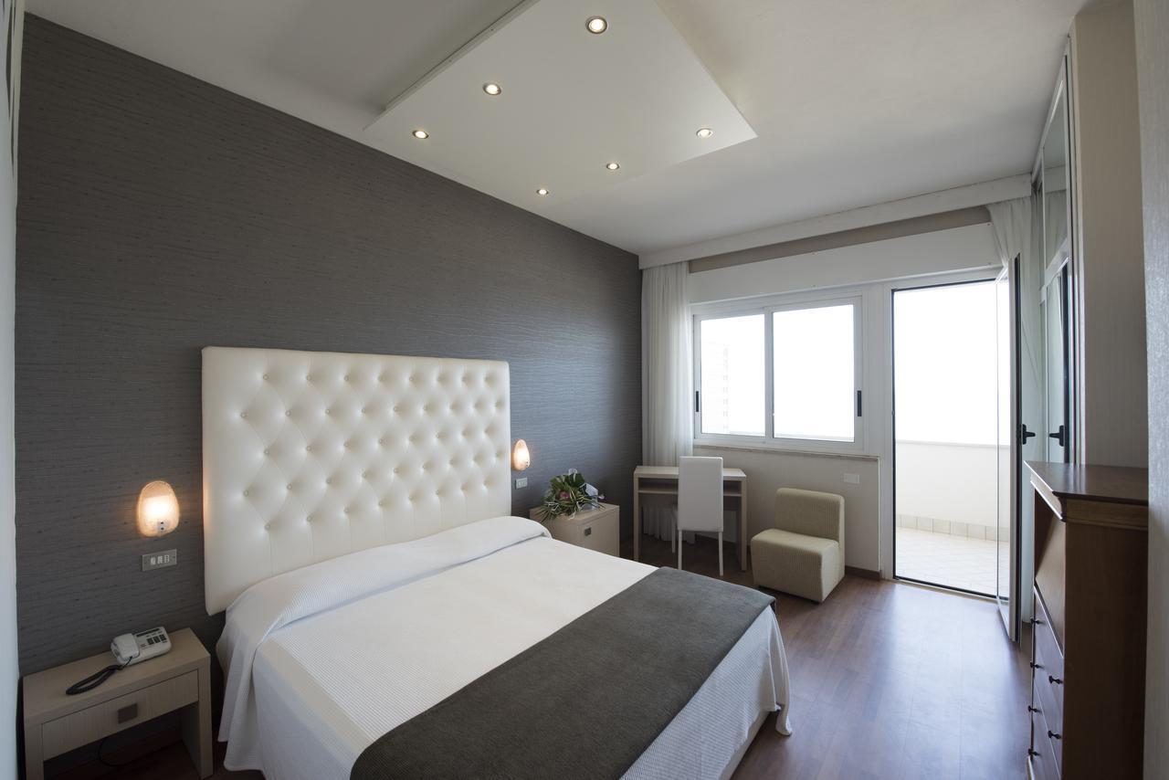Hotel Benini Мілано-Маріттіма Екстер'єр фото